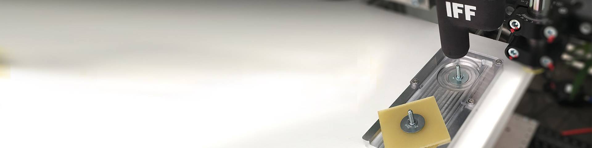 Schnellkleben von beliebigen Befestigungselementen